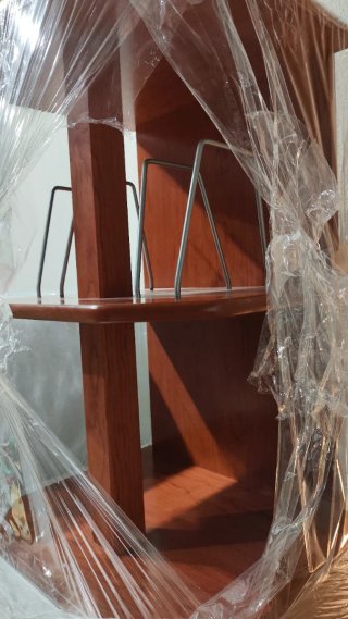 Mesa auxiliar revistero madera cerezo