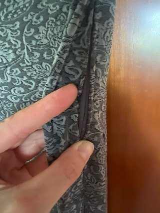 Pantalón acampanado gris estampado