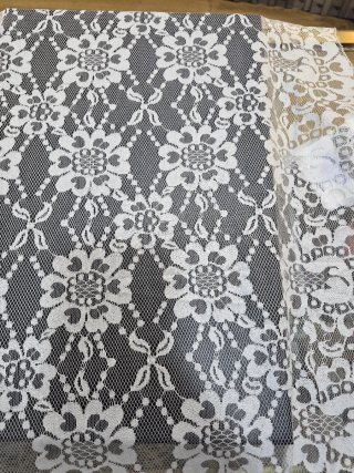 Mantilla blanca 100x220 con broche plateado