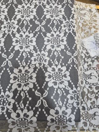 Mantilla blanca 100x220 con broche plateado