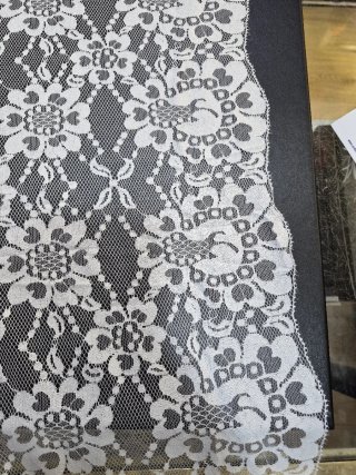 Mantilla blanca 100x220 con broche plateado