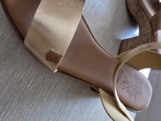Sandalias doradas sin estrenar
