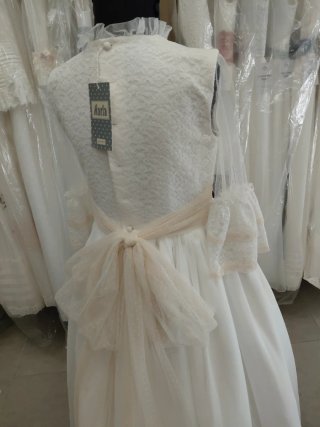 Vestido de Comunión Blanco con Flores Rosas