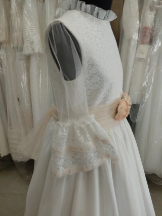 Vestido de Comunión Blanco con Flores Rosas