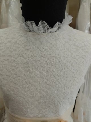 Vestido de Comunión Blanco con Flores Rosas