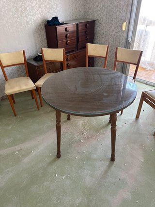Mesa redonda y 4 sillas madera