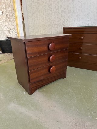 Mesa redonda y 4 sillas madera