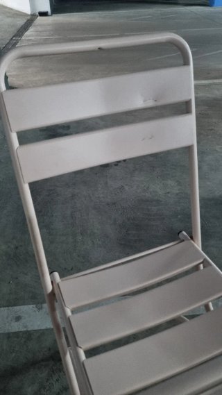 Conjunto mesa y 2 sillas metal beige