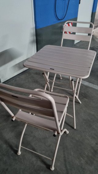 Conjunto mesa y 2 sillas metal beige