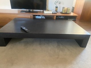 Tavolo da centro Natuzzi in legno massello nero