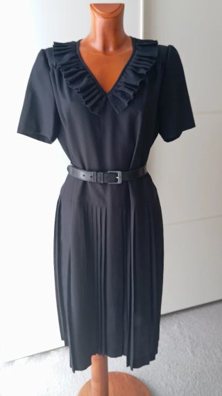 Vestido vintage negro. Talle bajo. Falda plisada.