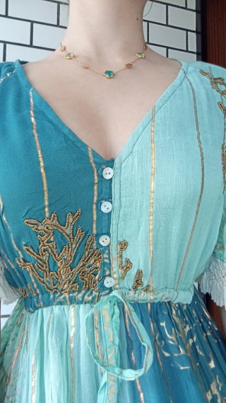 Vestido assimétrico azul e verde