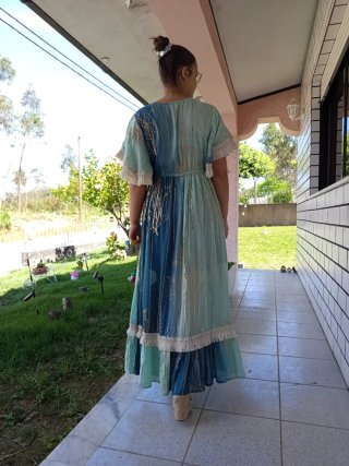 Vestido assimétrico azul e verde