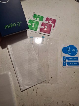 Custodia trasparente e 2 pellicole vetro Moto G41