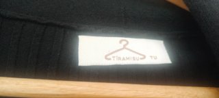 Chaqueta larga negra cuello plegado