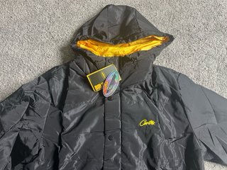 Chaqueta Cortez Negra con Forro Amarillo