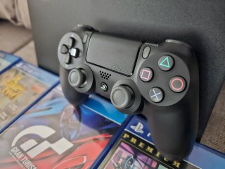 PS4 Pro 1Tb (FW 12.00) + Mando + Juegos