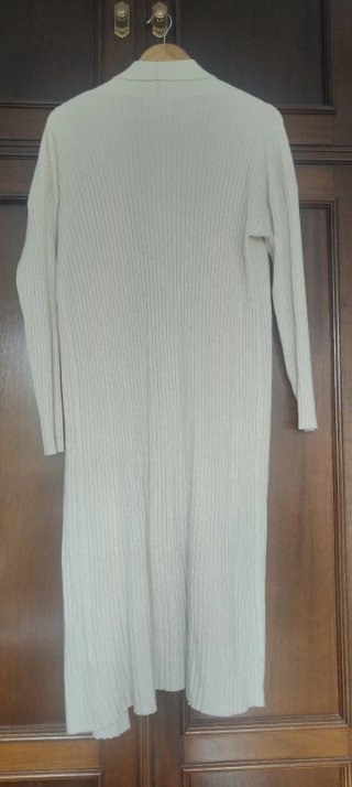 Chaqueta larga de punto beige