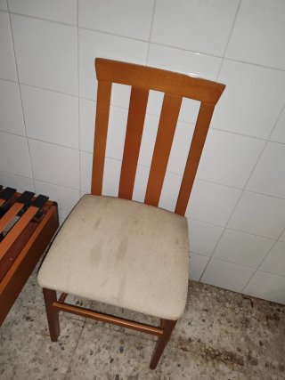Silla de comedor madera y tela. Tengo 2 Sillas