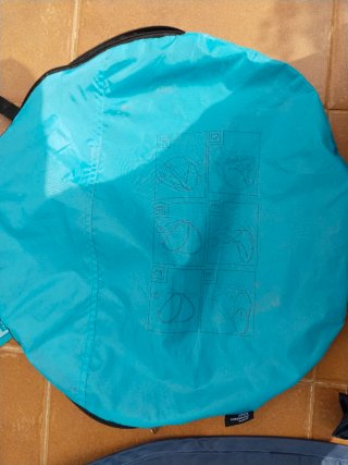 Tienda infantil pop-up forma de tiburón