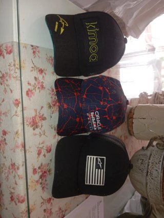 Lote 3 Gorras Kimoa, Oracle Red Bull, Alpinestars