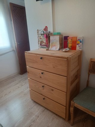 Cómoda de madera maciza fabricación sostenible