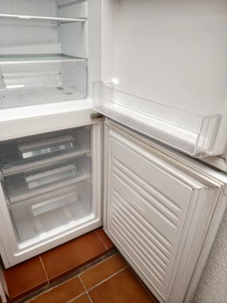 Frigorífico con congelador blanco