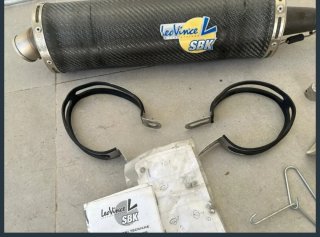 Escape LeoVince SBK Carbono