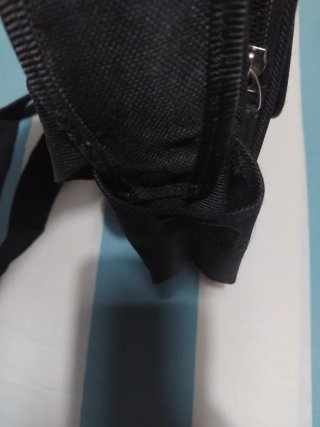 Bolso bandolera caballero negro 2 €