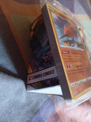 Carta Pokémon Zapdos Evolving Skies