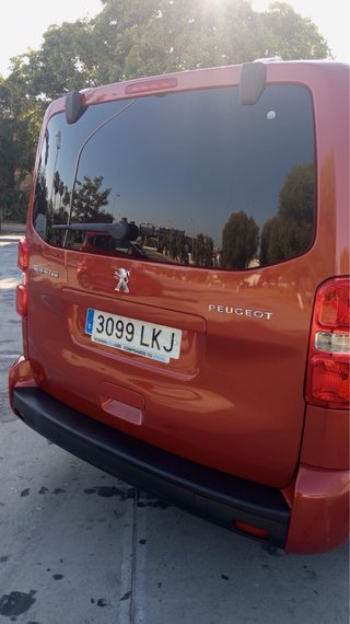 Peugeot Traveller 9 plazas