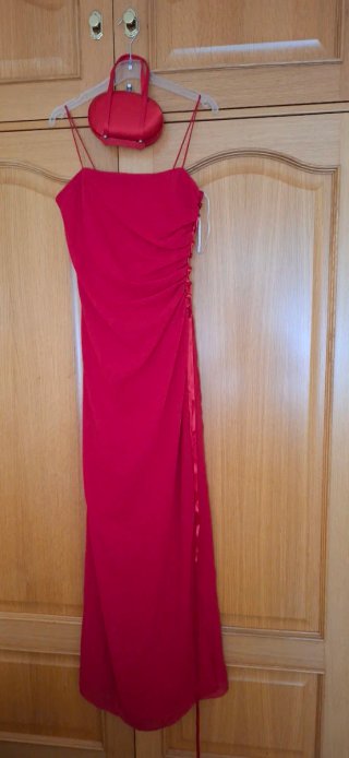 Traje rojo con pareo