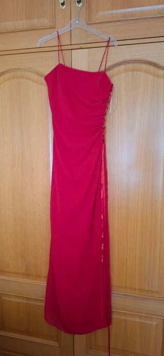 Traje rojo con pareo
