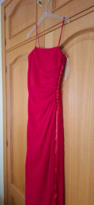 Traje rojo con pareo