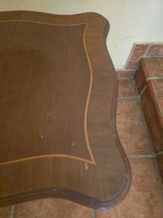 Mesa de centro de madera tallada