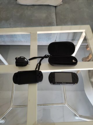 Sony PSP E1004 Negra + Accesorios
