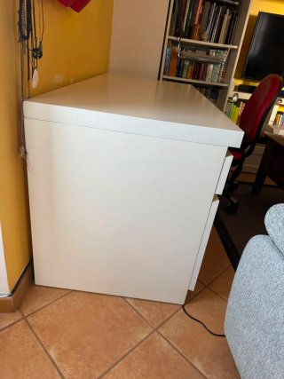 Mesa de escritorio blanca