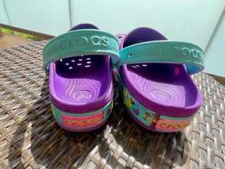 Sandalias Crocs Morado y Turquesa Niña Talla 33-34