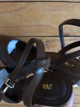 Tacones Zara con etiqueta