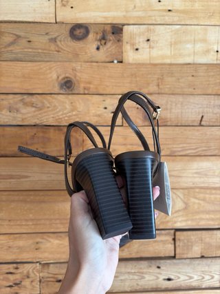 Tacones Zara con etiqueta