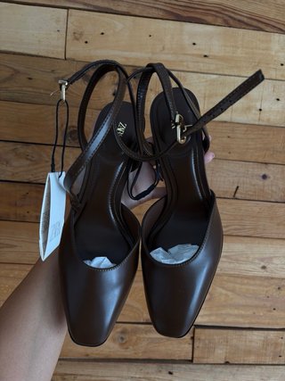 Tacones Zara con etiqueta