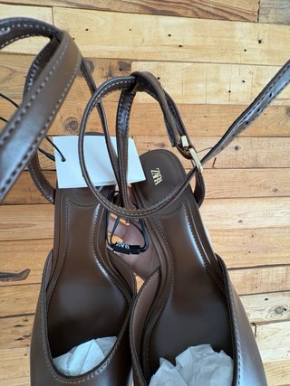 Tacones Zara con etiqueta
