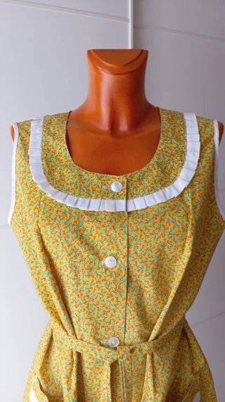 Vestido vintage, delantal vintage floral amarillo.