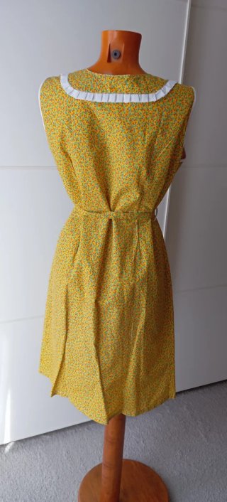 Vestido vintage, delantal vintage floral amarillo.