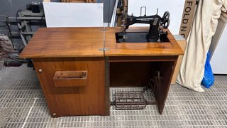 Máquina de coser antigua