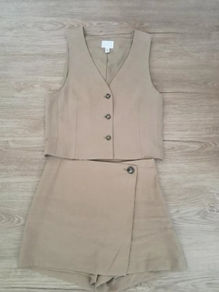 Conjunto H&M Chaleco y Falda Talla S