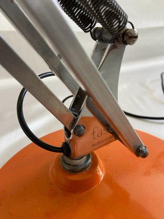 Lámpara de escritorio FASE Naranja Metálica