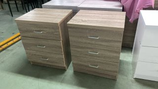 Mesitas de noche nuevas. 50 euros cada una.