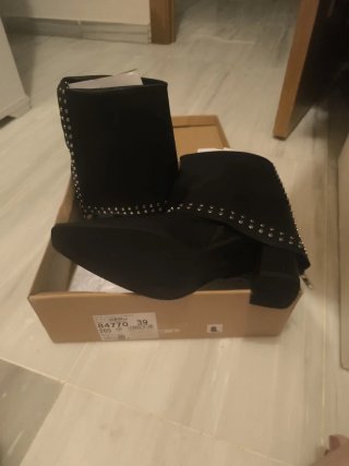 Botines negros tachas talla 39