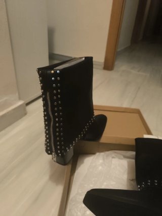 Botines negros tachas talla 39